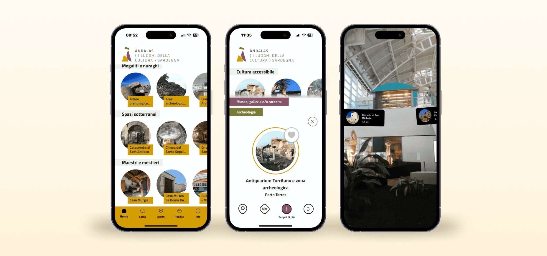 Tre schermi di smartphone che mostrano l'interfaccia dell'app Àndalas Sardegna, che mette in mostra i siti del patrimonio culturale e le funzionalità di Realtà Aumentata.
